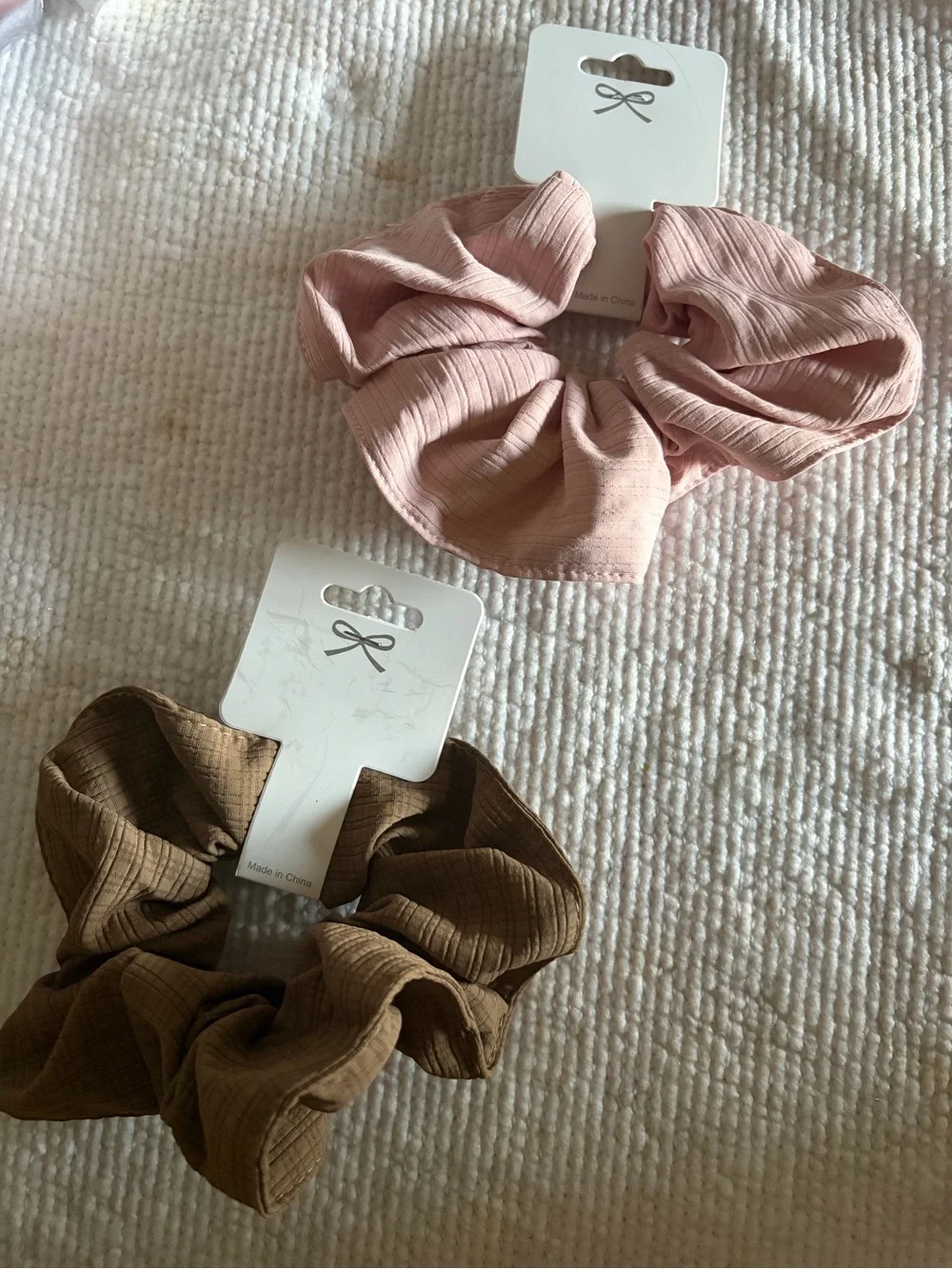 SHEIN Textured Scrunchie Duo - Dusty Pink & Brown
